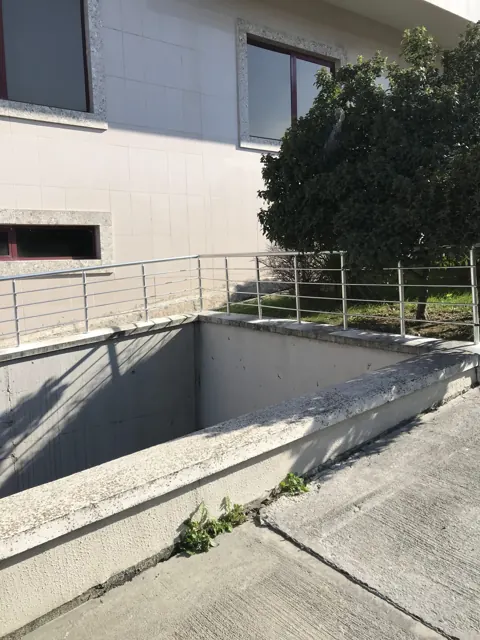 Dış mekânda rampa korkuluğu